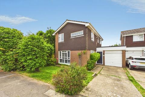 3 bed property, in Brushwood Road, £475,000