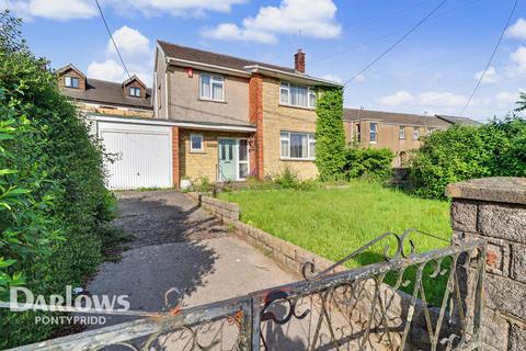 3 bed property, in Dyffryn Crescent, £275,000