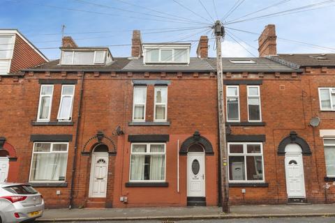 3 bed property, in Victoria Grove, £150,000