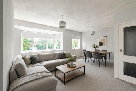 2 bed property, in Meadowcroft Close, £235,000
