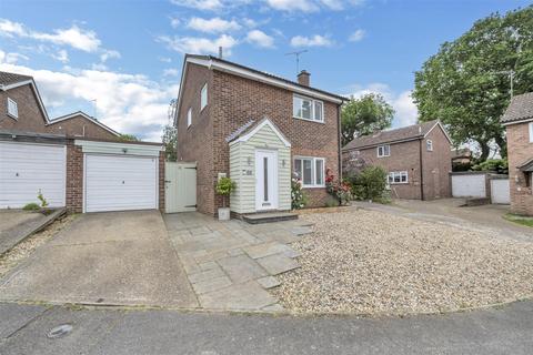3 bed property, in Lapwing Close, £375,000