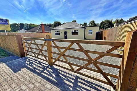 3 bed property, in Sea Lane, £265,000