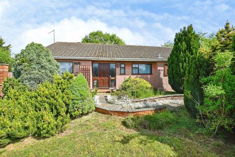 3 bed property, in Walsham Close, £250,000