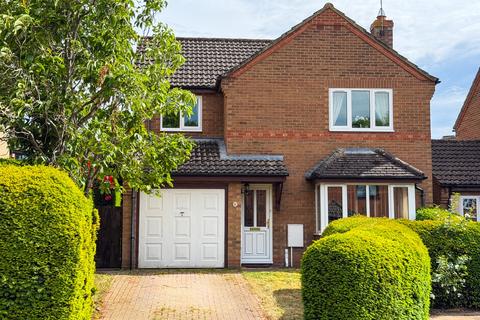 4 bed property, in Bayfield, £340,000