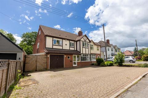 5 bed property, in Brick Kiln Lane, £600,000