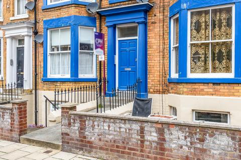 1 bed property, in Trafalgar Square, £68,000