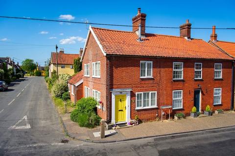 4 bed property, in King Street, £280,000