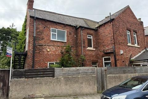 2 bed property, in Wadham Terrace South Shields NE34 0BU, £47,500