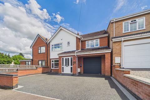 5 bed property, in Fairstone Hill, £525,000