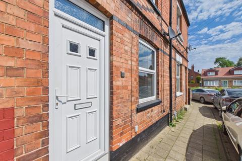 2 bed property, in Brook Street, £125,000