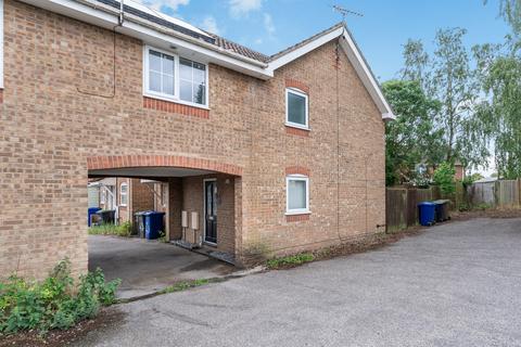 1 bed property, in Bluebell Walk, £160,000