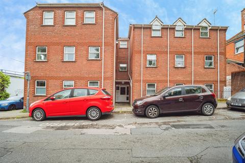 2 bed property, in Weston Road, £140,000