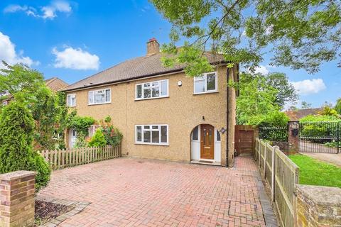 3 bed property, in Dugdale Hill Lane, £650,000
