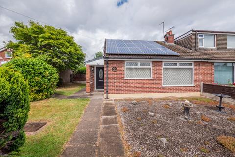 2 bed property, in Thirlmere Road, £240,000