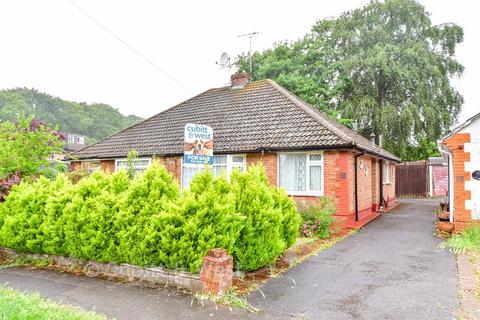 2 bed property, in Cherry Tree Avenue, £265,000