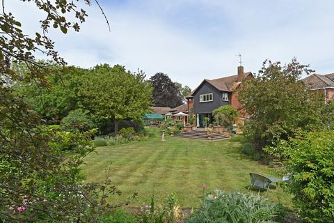 4 bed property, in Framlingham, £950,000