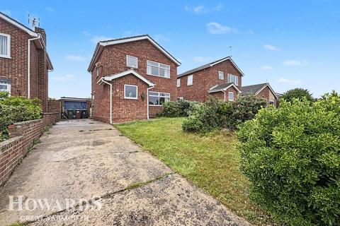 3 bed property, in Gaywood Close, £280,000