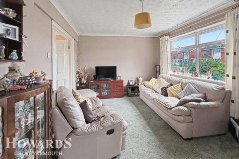 3 bed property, in Gaywood Close, £280,000
