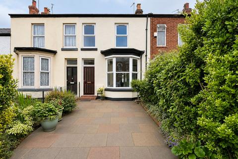 3 bed property, in King Street, £200,000