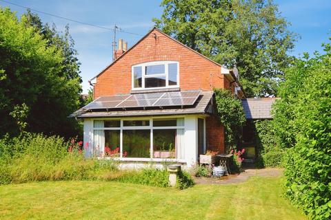 3 bed property, in Grafton Court Close, £340,000