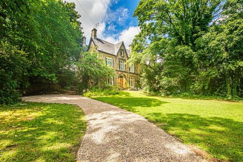 7 bed property, in 18 Priory Road, £750,000
