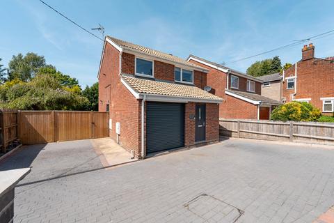 3 bed property, in Newton Road, £350,000