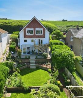 4 bed property, in Ashurst Avenue, £650,000