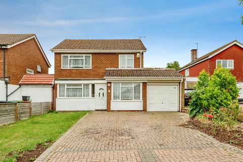 3 bed property, in Montfort Rise, £600,000