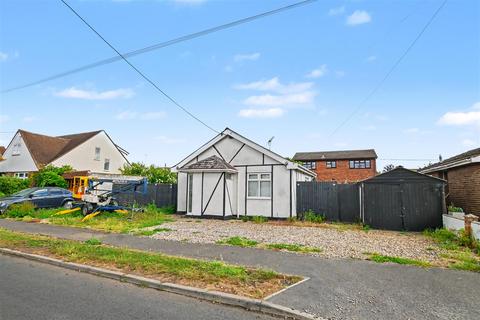 Studio, in Sydervelt Road, £240,000