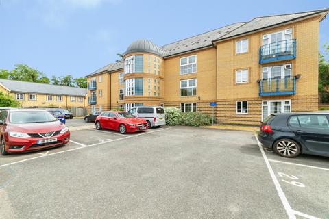 2 bed property, in Newland Gardens, £250,000