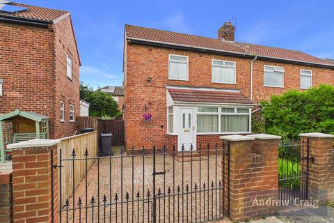 2 bed property, in Lisle Road, £145,000