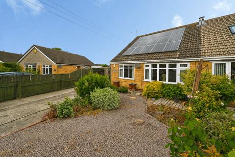 3 bed property, in Burdett Close, £200,000