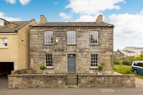 5 bed property, in 24 Hercus Loan, £600,000