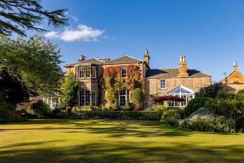 5 bed property, in Church Hill, £2,750,000