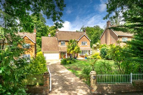 4 bed property, in Highfield Lane, £900,000