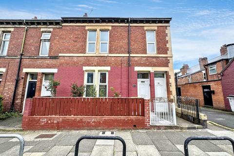 2 bed property, in Station Road, £60,000