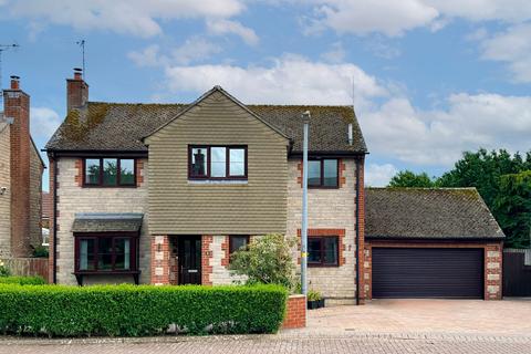 4 bed property, in Ash Gardens, £525,000