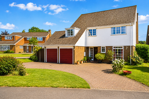 4 bed property, in Holywell Road, £775,000