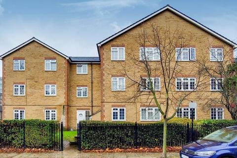 1 bed property, in London SE5, £210,000