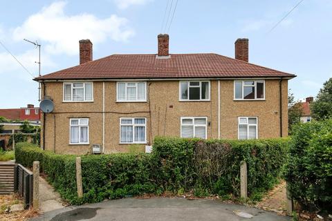 1 bed property, in Bentry Road, £180,000