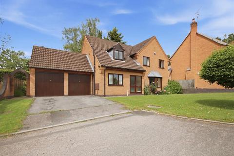 4 bed property, in Treeneuk Close, £550,000