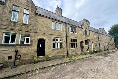 2 bed property, in Railway Terrace, £120,000