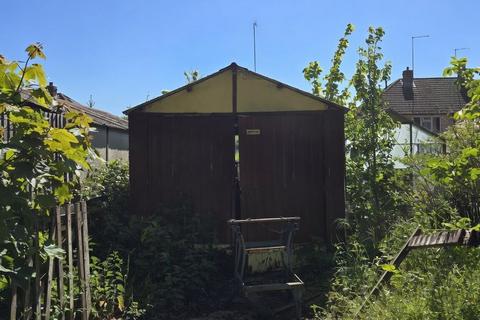 Land, in Leechcroft Avenue, £5,000