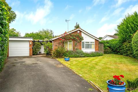 3 bed property, in Gillotts Close RG9, £825,000