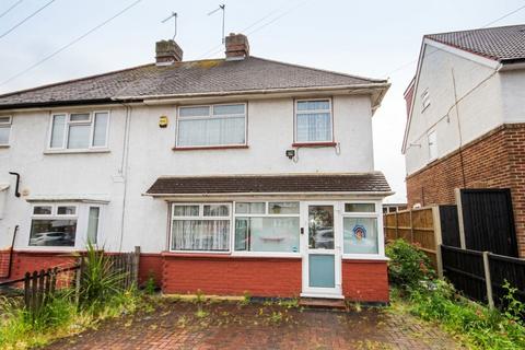 3 bed property, in Lawrence Road, £475,000
