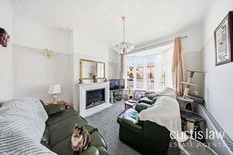 3 bed property, in Windsor Road, £230,000