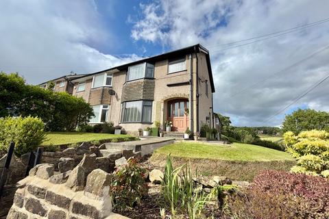 3 bed property, in Hill Clough Grove, £225,000