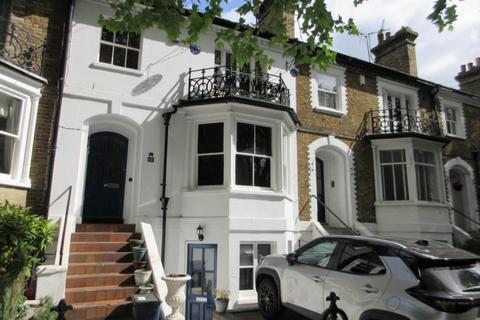 2 bed property, in Cambridge Road, £700,000