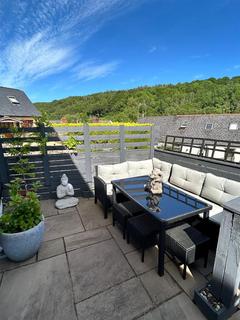 2 bed property, in Old Lane, £170,000