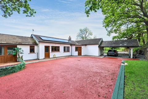 2 bed property, in Woodford Llangunnor Road, £240,000